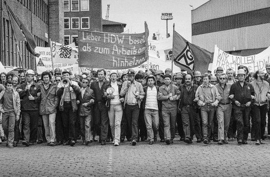 Demonstration im Zuge der Besetzung der HDW-Werft, Hamburg, 12.9.1983, Foto Michael Meyborg.jpg