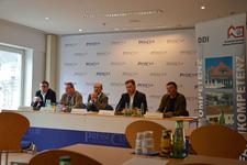 Foto (v. li.): Ralf Suhre (SHK-Innung), Dr. Jürgen Weber (Maler- und Lackierer-Innung), Reinhard Lachner (Bau-Innung), Josef Frank (Dachdecker-Innung) und Organisator Harald Friedrich (HF.Redaktion)