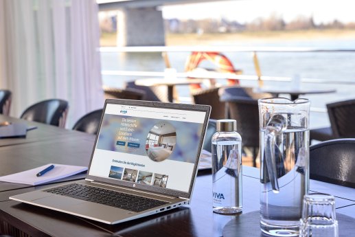 VIVA-RIVERSIDE_Laptop klein.jpg