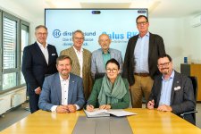 Den Kooperationsvertrag mit dem Ziel einer Fusion zwischen der BIG direkt gesund und der Salus BKK unterzeichneten die Verantwortlichen gemeinsam.
