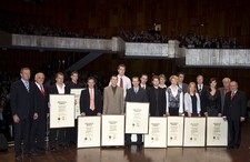 Die Jahresbesten des Jahrgangs 2007 wurden von Kammerpräsident Tschischka ausgezeichnet