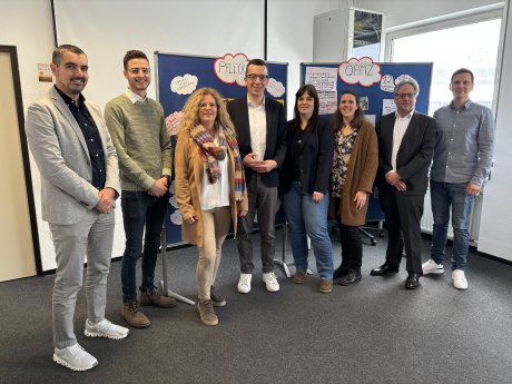 Gruppenfoto Bildungswerk.JPG