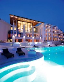 Hotel Monte Mulini mit Pool.jpg