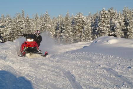 Spaß auf dem Motorschlitten © Kinossafarit