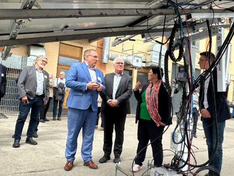 Bild_Nahm_die_Anlage_in_Betrien_Ministerin_Melanie_Walter.JPG