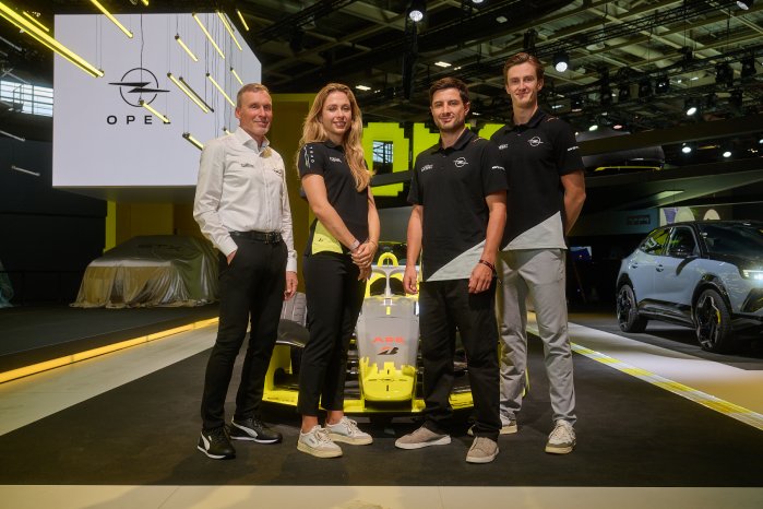 joerg-schrott-sophia-floersch-mitch-evans-and-theo-pourchaire-f-l-t-r.jpg