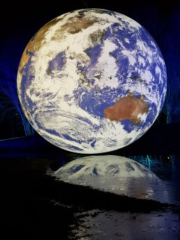 Gaia von Luke Jerram_2019 Fire & Light Falkirk_UK_Foto © Jim Huntsman.jpg