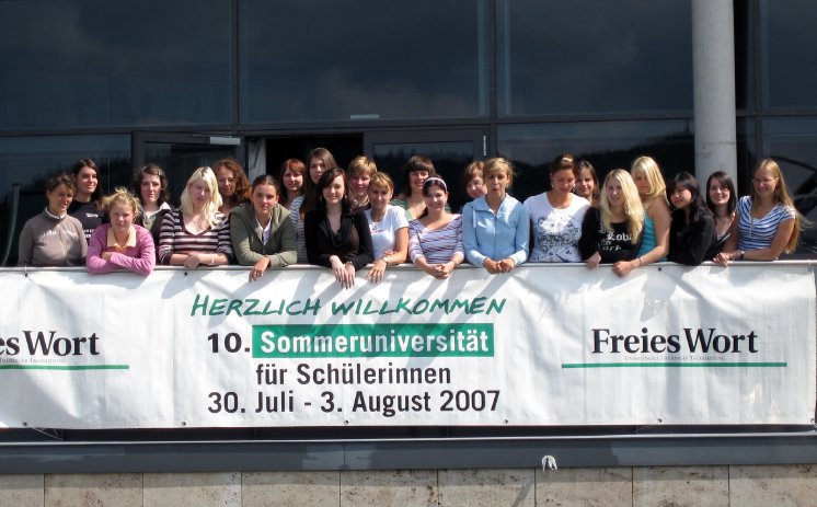 13307 Sommeruni_Gruppenbild.jpg