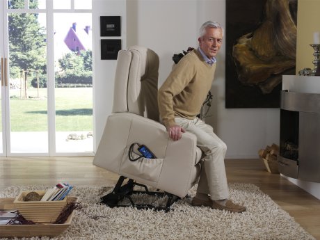 Individual sitting comfort with integrated stand-up feature._Pi...