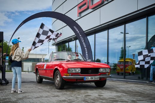Classic 2024 Zieleinlauf Porsche Zentrum Karlsruhe.jpg