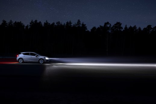 Opel-Astra-IntelliLux-LED-matrix-light-511382.jpg