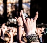 Friedrichskoog bietet kostenfreie Stellplätze für gestrandete Wacken-Fans mit Tickets