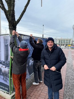 BKA-NRW_public preposition_Kuball-Aufbau-vor-HBF_Foto-Christof-Rose_Architektenkammer-NRW.jpg