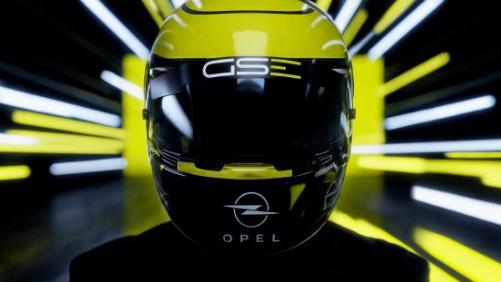 AlsTeamchefJrgSchrottfhrtOpelGSEFormulaETeamindieElektro-WM (2).jpg