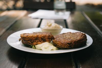 Gemüsebratlinge im Restaurant Ronja in Mülheim (c) Dariusz Misztal