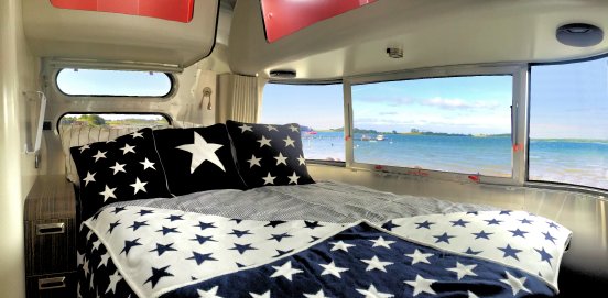 2016-07-Airstream-Sondermodell-Bett-Gant-Panorama.jpg