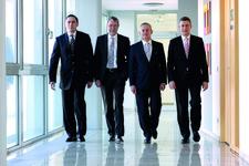 Vorstand uniVersa, Von links: Werner Gremmelmaier, Vorstandsvorsitzender Gerhard Glatz, Michael Baulig und Frank Sievert