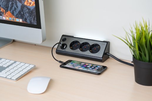 ZX-3040_3_revolt_3-fach-Eck-Steckdosenleiste_2xUSB-Lade-Ports_LED-Nachtlicht.jpg