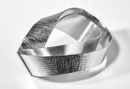 Das Gesellenstück der Goldschmiedin Romina Klein (aus Stuttgart).