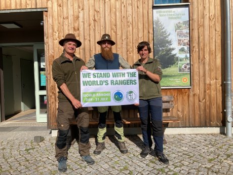 We-stand-with-the-Worlds-Ranger-RangerInnen-aus-dem-Nationalpark-Harz_Bundesverband-Naturwacht-e.jpg