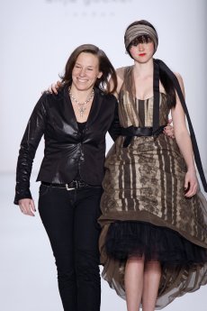 Anja Gockel & Lily Cole Winter 2012.jpg