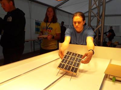 Anton Wellnitz beim finetuning des COSOCar