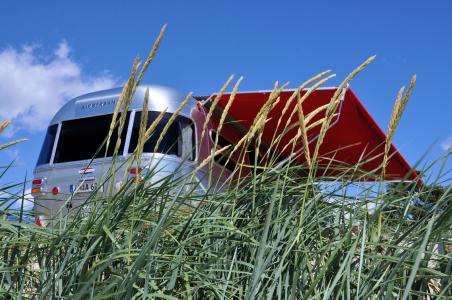 Airstream Sondermodell mit roter Markise