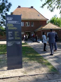 Eingang zur neuen Dauerausstellung Gedenkstätte Brandenburg-Görden.JPG