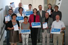 Nach der Überreichung des Boris-Berufswahlsiegels stellten sich alle fünf erfolgreichen Schulen mit dem Siegel dem Fotografen (Bild: Handwerkskammer Mannheim)