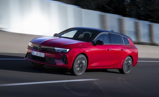 OpelAstraSportsTourerElectric (1).jpg