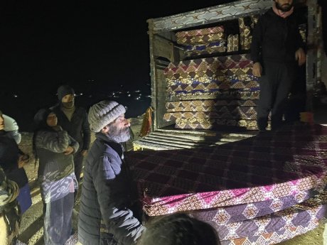 Verteilung von Matrazen und Decken an Neuankömmlinge in Afrin 6.jpeg