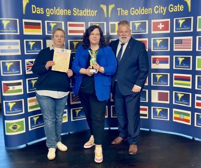 Den silbernen Bären nahmen Marianne Hanke, Michaela Rademacher und Olaf Raffel (alle NHC) i.jpg