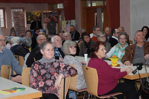Blick in den Saal.JPG