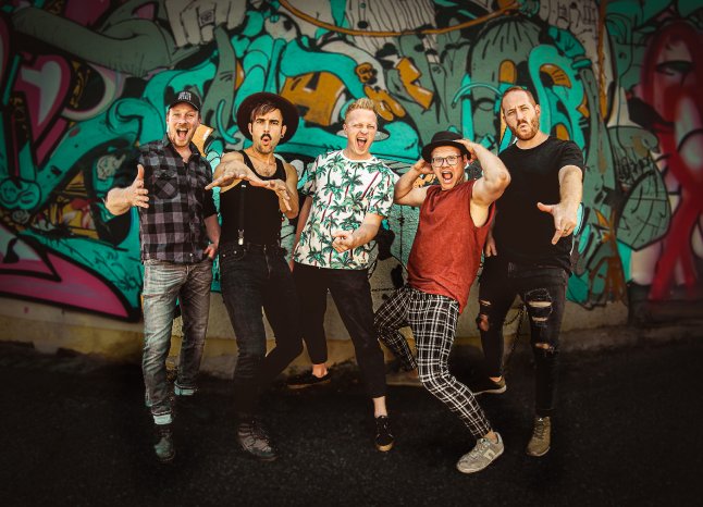 Fäaschtbänkler_Pressefoto24[90].jpg