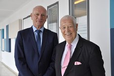 Gerhard Adlfinger (links) wurde zum stellvertretenden Aufsichtsratsvorsitzenden gewählt und Karl-Bernd Telger zum neuen Aufsichtsratsmitglied