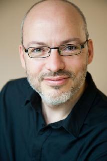 Dr. Matthias Kroll studierte Volkswirtschaftslehre, Soziologie und Rechtswissenschaften an der Hochschule für Wirtschaft und Politik in Hamburg. Er lehrte Wirtschaftspolitik an der Universität Hamburg und unterstützt seit 2010 die Arbeit der Future Finance Kommission des WFC.