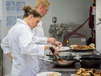 Studierende im Labor, Foto: FH Lübeck