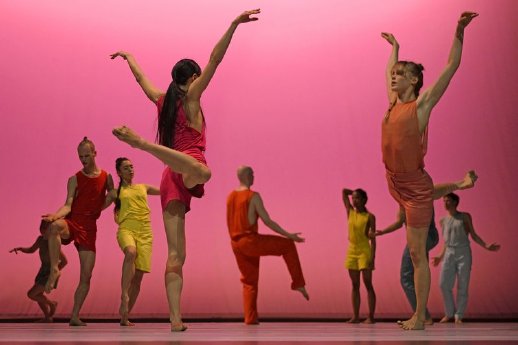 In-C_tanzmainz-Ensemble-Sasha-Waltz-and-Guests-c-Andreas-Etter-scaled.jpg