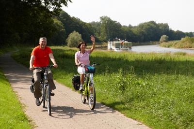 Radfahrer am Weser-Radweg