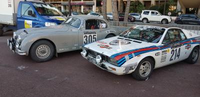 Rallye-Autos im Ziel: Jaguar XK150 FHC und Lancia Beta Montecarlo