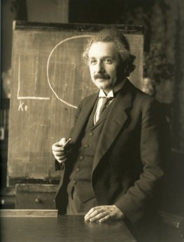Einstein_1921_by_F_Schmutzer_gemeinfrei.jpg