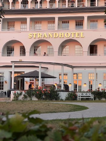 ©Natalie Jachmann - GLC AG_Strandhotel im Abendrot.jpg
