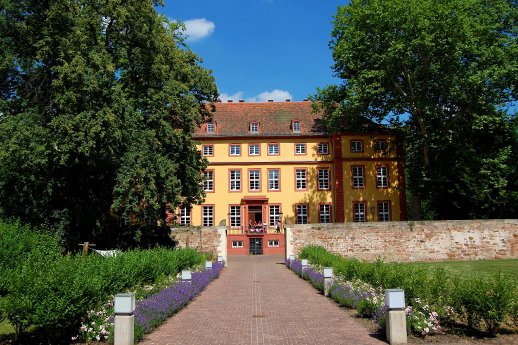 1_Schloss Hallenburg_(c)Bernhard_Diehl.JPG