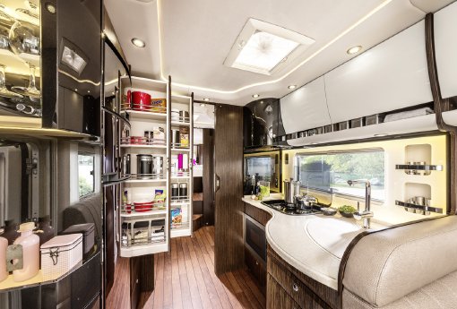 Die Küchen in Concorde Reisemobile_hier Liner Plus_ bieten höchste Qualität und viel Platz_.jpg