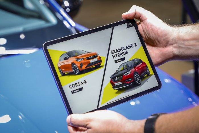 2019-Opel-IAA-Augmented-Reality-508698.jpg