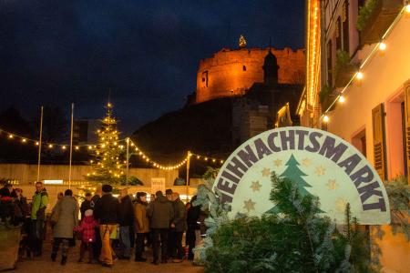 Weihnachtsmarkt unter der Burg