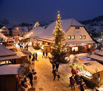 Broschüren Titel, Weihnachtsdorf Metzingen (Fotograf: Thomas Kiehl)