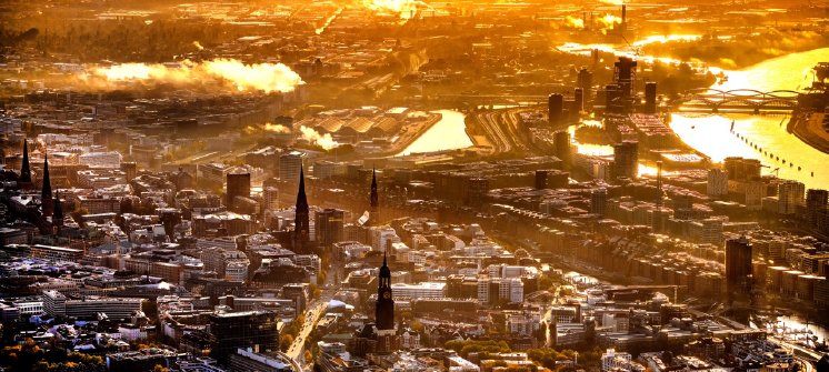 186-187_Hamburg Mitte Sonnenaufgang_ELS_8715121024 vollbild Groß.jpeg