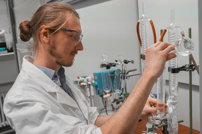 PM-HSOS-2025-04-08-Antiseptischer Zahnersatz-1.jpg