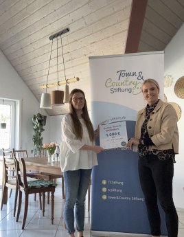 Urkundenübergabe YANA .jpeg